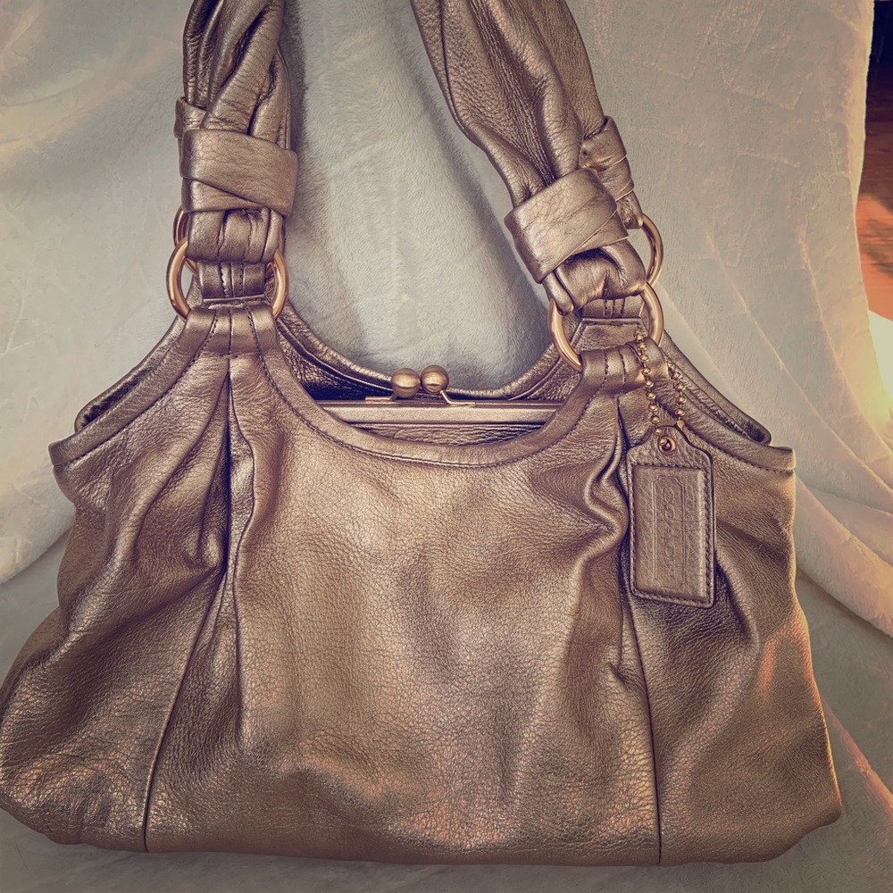 Coach hobo handbag in stunning Rose Gold!